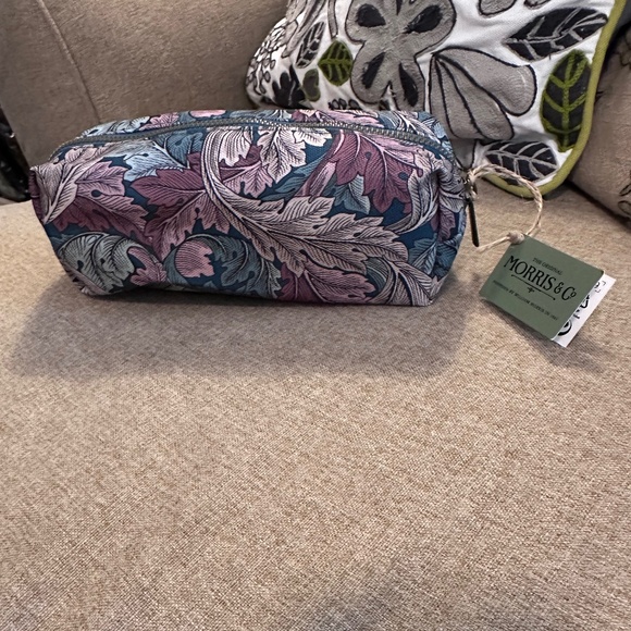 Original MORRIS & Co Fabric Pencil / Cosmetics Case Acanthus - Brand New - Picture 1 of 10